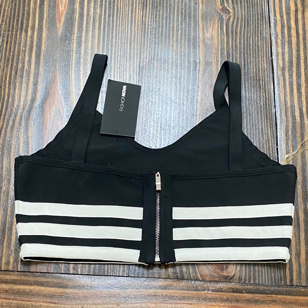 Fashion Nova Black and White zippered crop top - size XL - NWT - Picture 4 of 5